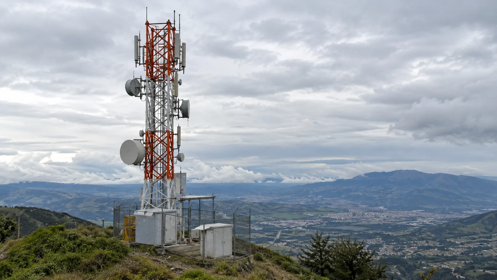 Torres de telecomunicaciones — imagen referencial